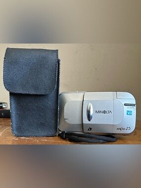 Minolta Vectis 25 IX-DATE APS Compact 35mm Film Camera w/30-75mm Zoom Lens Japan